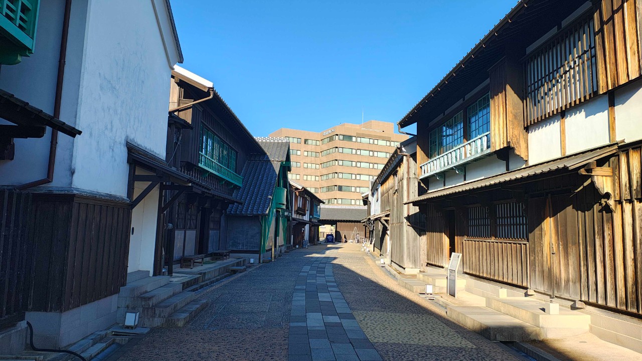 長崎出島の中央通りの画像