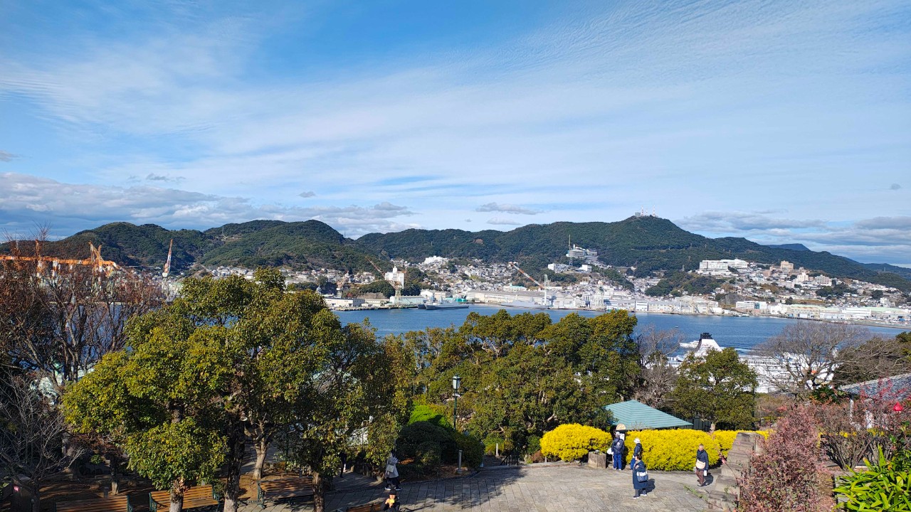 公園から海方面を眺めた時の画像